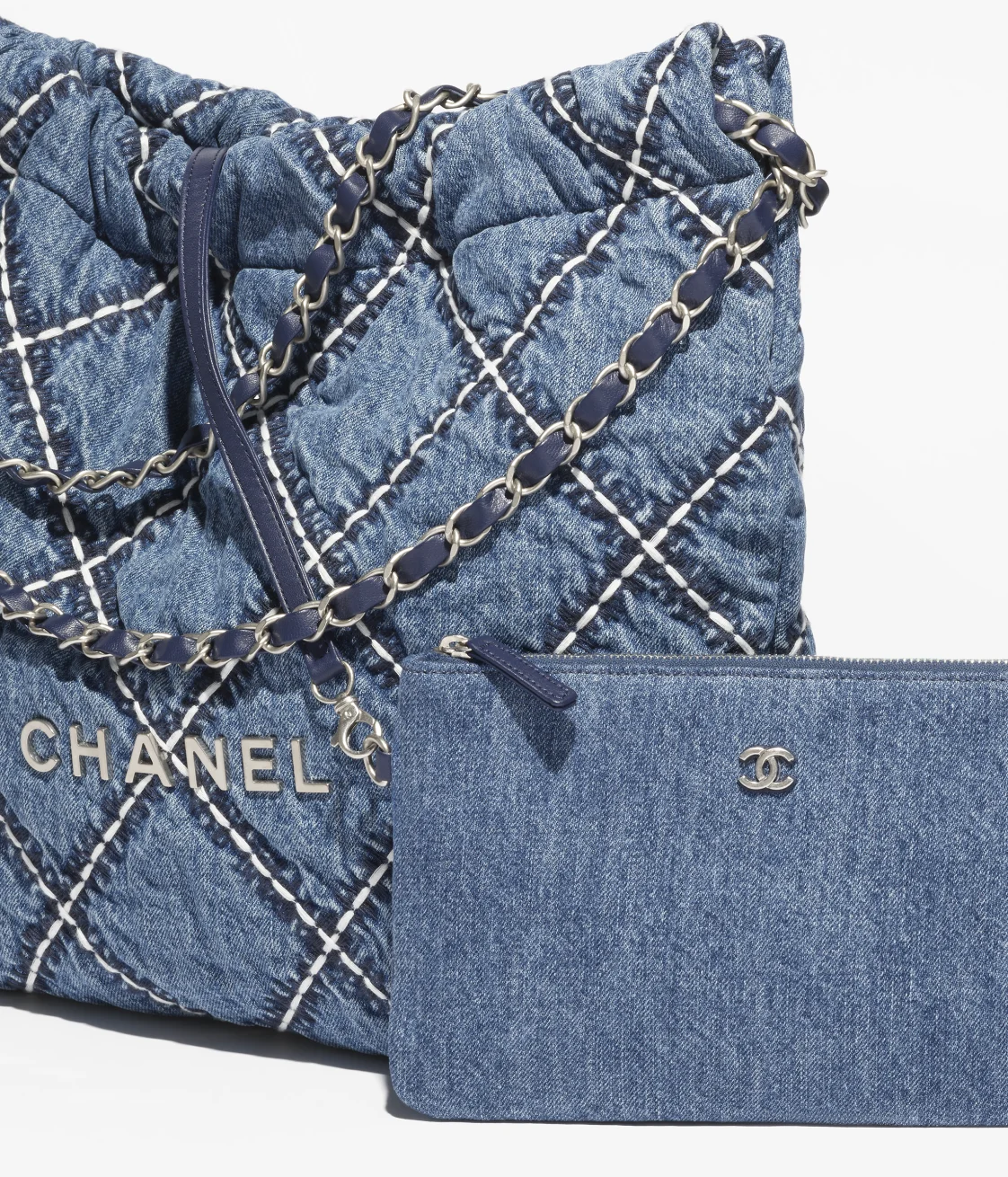 CHANEL 22 SMALL HANDBAG